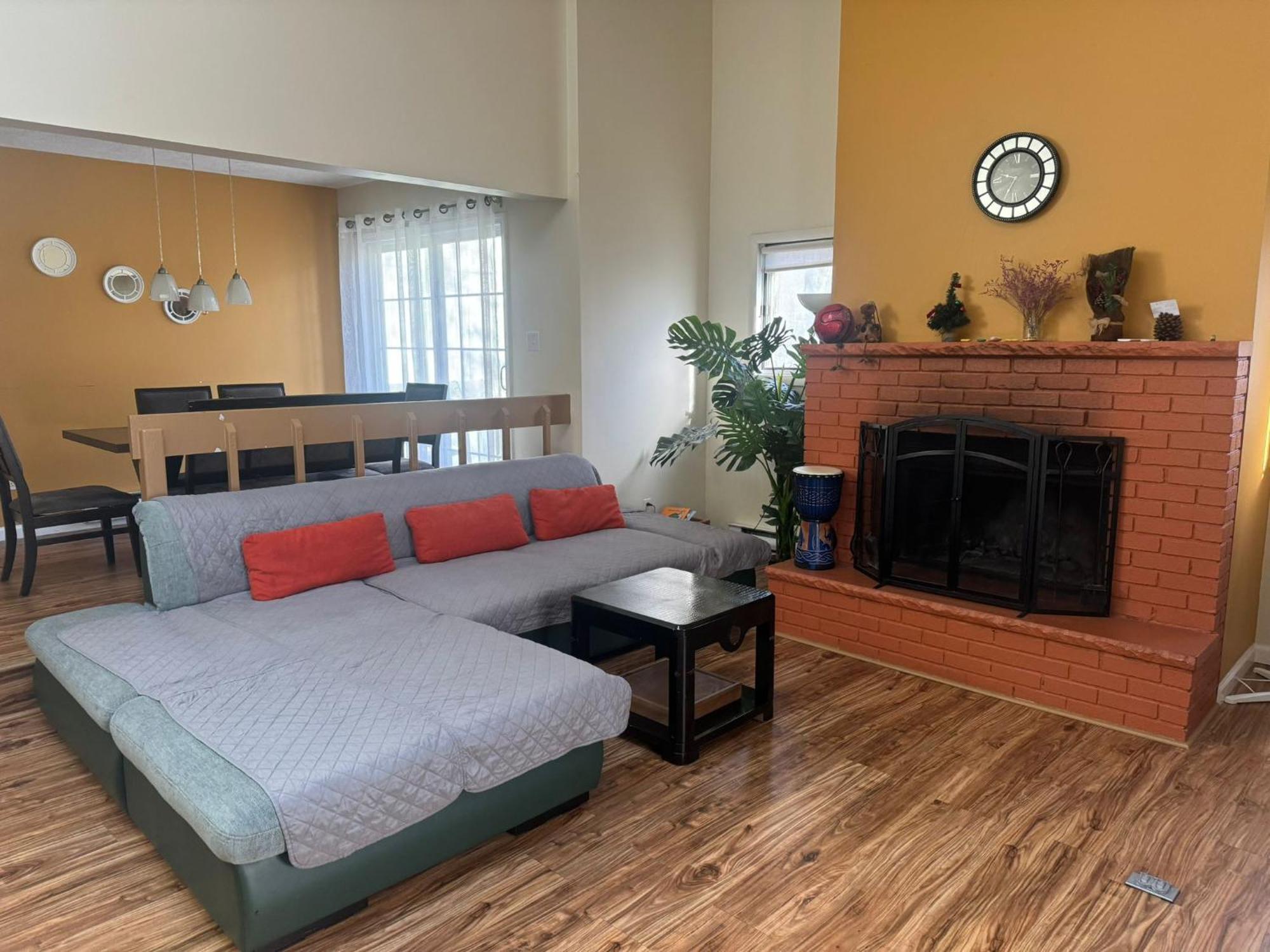 Cozy And Quiet Place To Relax And Unwind .